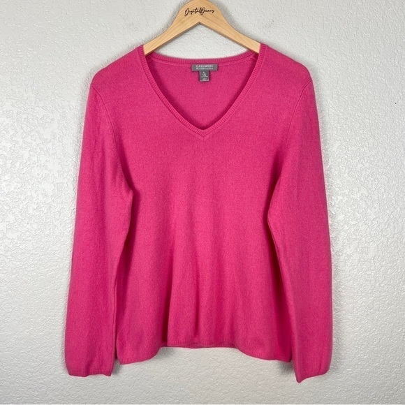 100% Cashmere V-Neck Bright Pink Sweater XL - Quiet Luxury, Soft, Cozy, Feminine - Picture 6 of 8